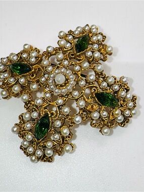 Florenza Faux pearl & rhinestone brooch. Vintage.